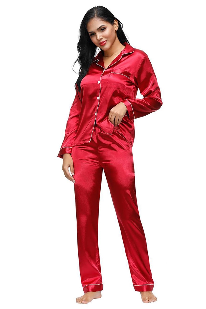 Se Satin natskjorte & pyjames bukser sæt, rød hos Cherries.dk