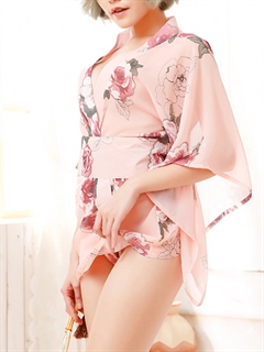 Rosa kort satin kimono med brede ærmer 